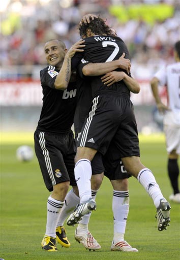 期内保持顶 期内保持顶