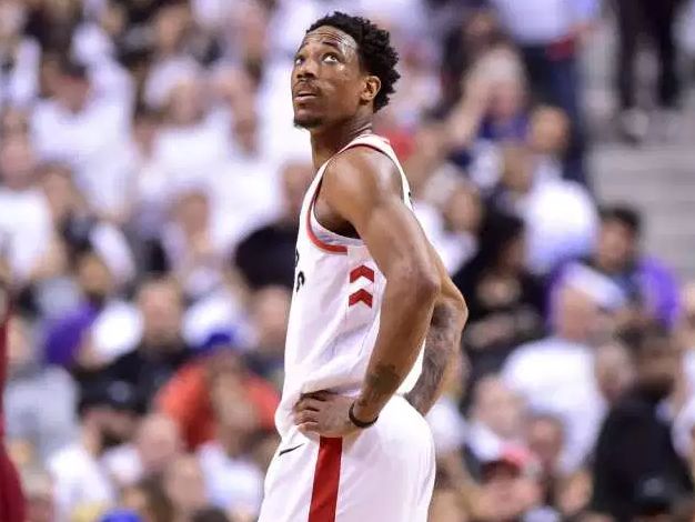 首个赛季中 首个赛季中